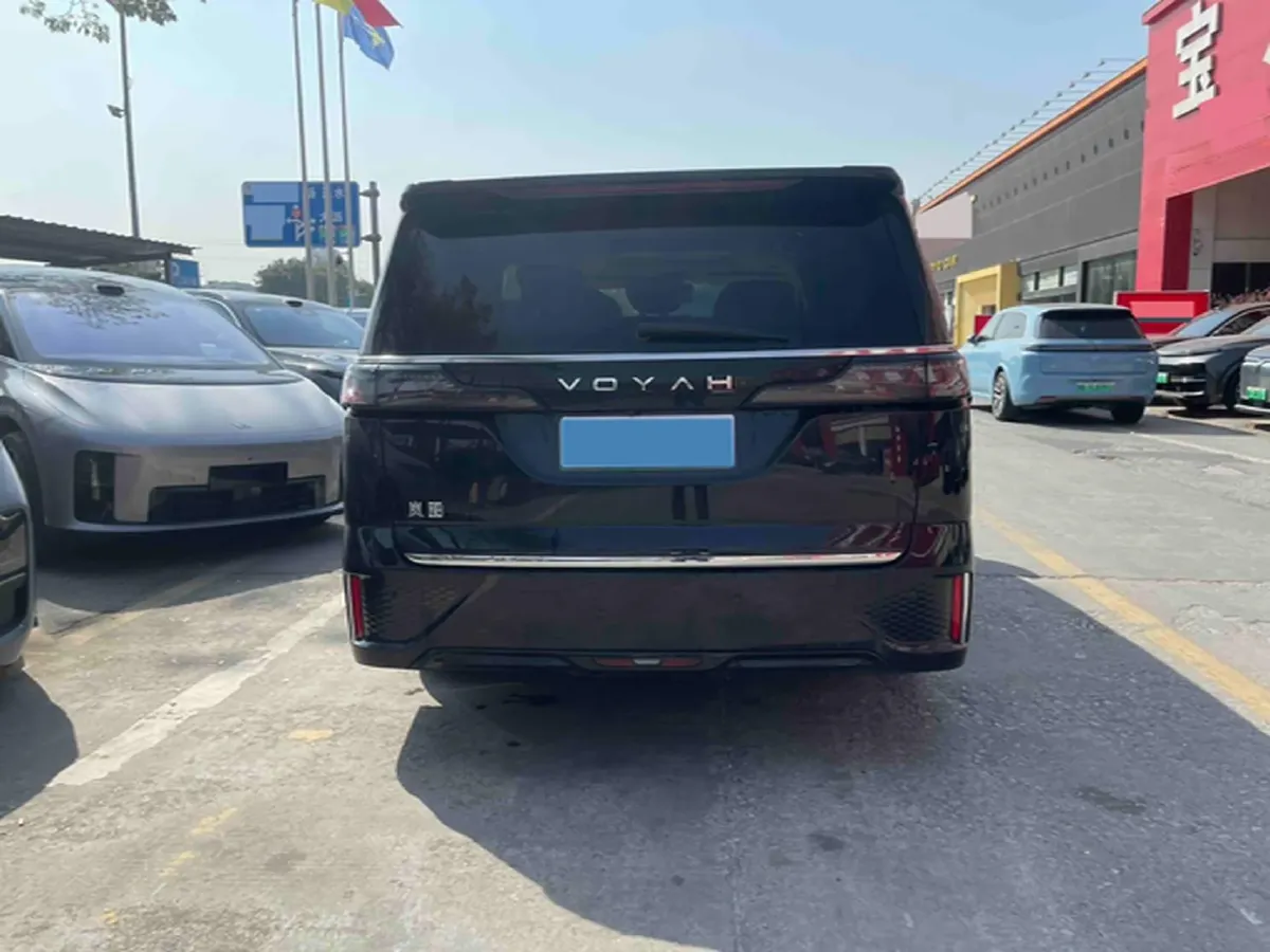 2025 Voyah Dream 1.5T 150HP L4 PHEV 41.7KWH,autocango,china used car exporter,china ev exporter,chinese used car exporter,chinese used ev exporter