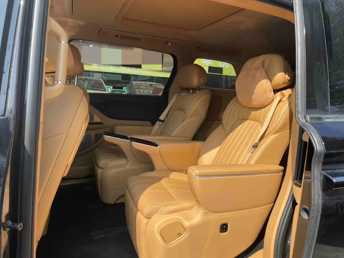 2025 Voyah Dream 1.5T 150HP L4 PHEV 41.7KWH,autocango,china used car exporter,china ev exporter,chinese used car exporter,chinese used ev exporter