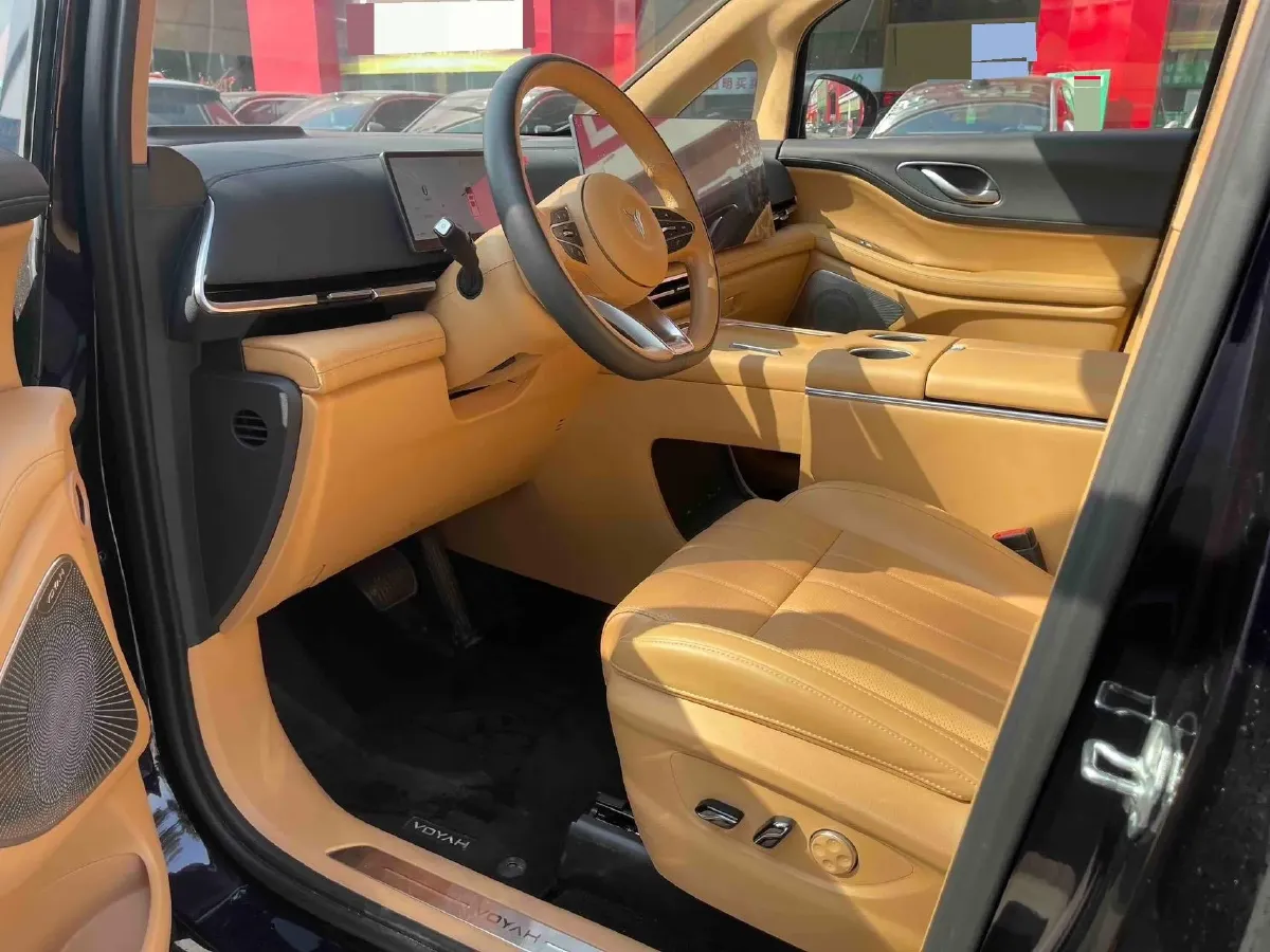 2025 Voyah Dream 1.5T 150HP L4 PHEV 41.7KWH,autocango,china used car exporter,china ev exporter,chinese used car exporter,chinese used ev exporter