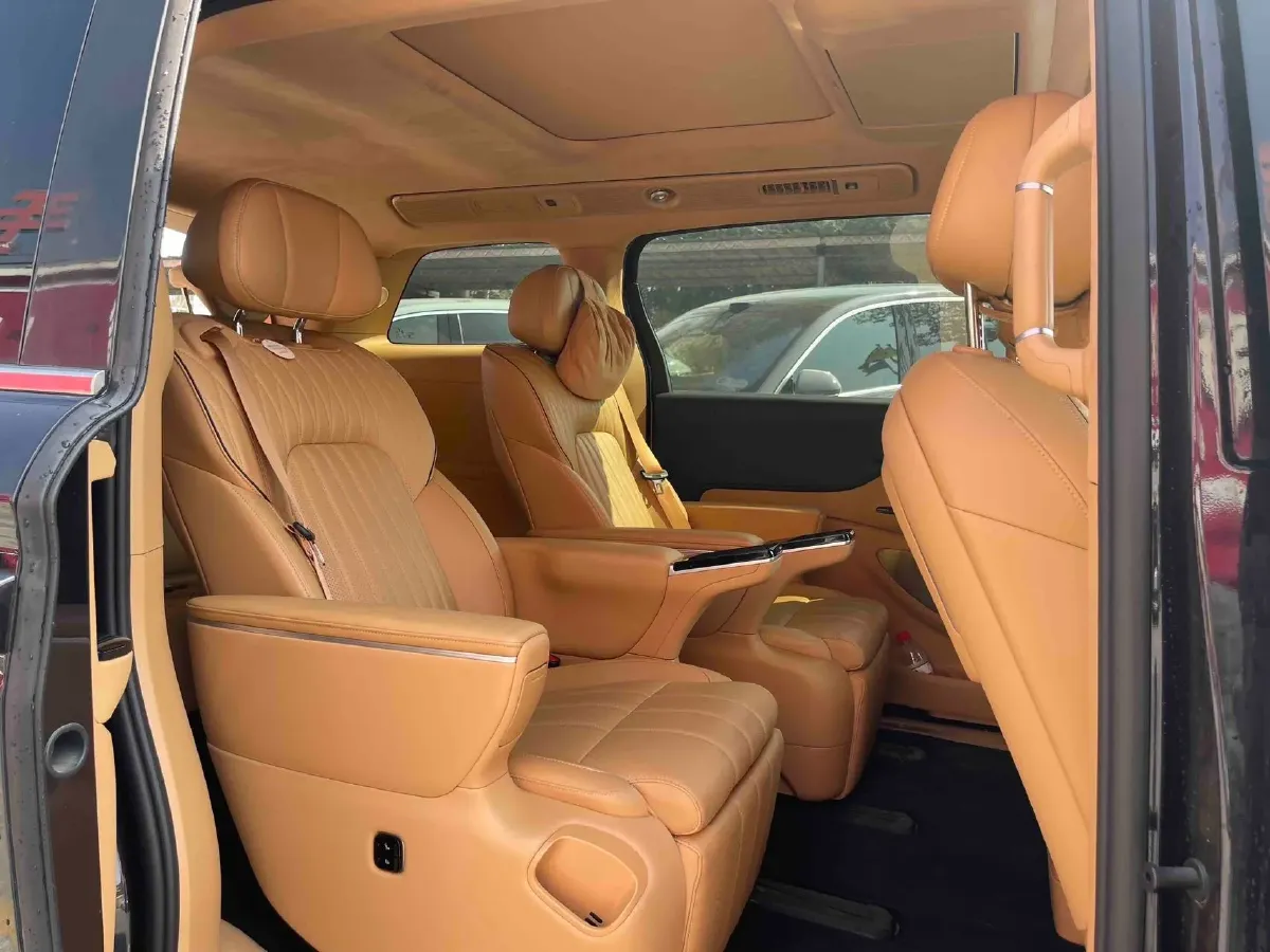 2025 Voyah Dream 1.5T 150HP L4 PHEV 41.7KWH,autocango,china used car exporter,china ev exporter,chinese used car exporter,chinese used ev exporter