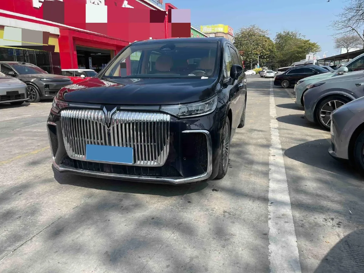 2025 Voyah Dream 1.5T 150HP L4 PHEV 41.7KWH,autocango,china used car exporter,china ev exporter,chinese used car exporter,chinese used ev exporter