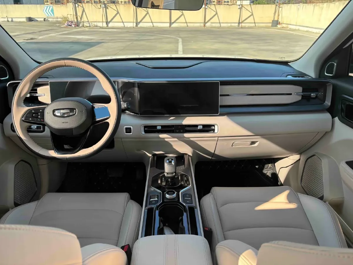 2023 Geely ICON 1.5T 181HP L4 7DCT,autocango,china used car exporter,china ev exporter,chinese used car exporter,chinese used ev exporter