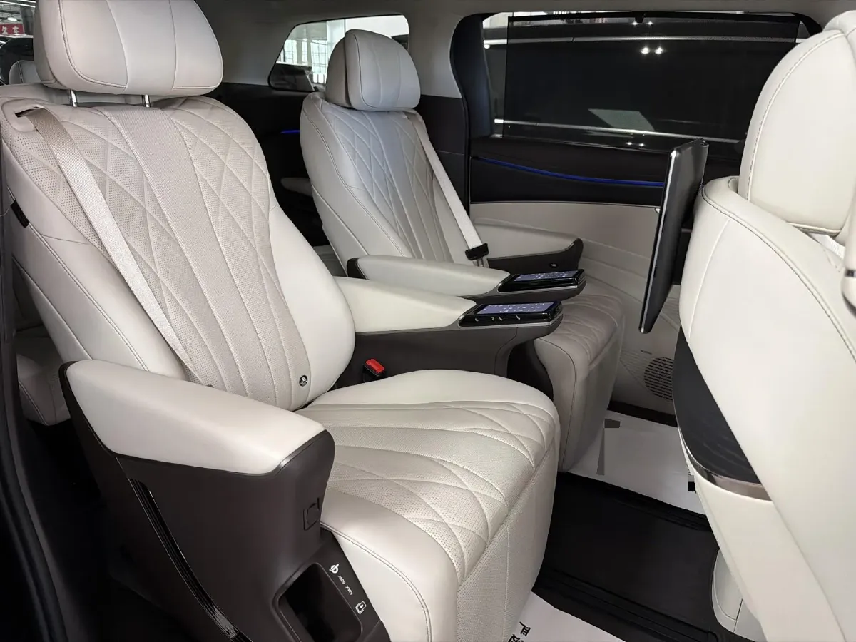 2025 Denza D9 1.5T 156HP L4 E-CVT PHEV 40KWH,autocango,china used car exporter,china ev exporter,chinese used car exporter,chinese used ev exporter