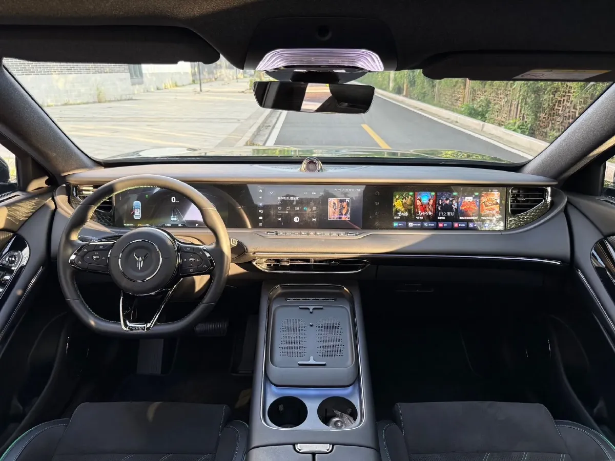 2025 Voyah FREE 1.5T 150HP L4 REEV 43KWH,autocango,china used car exporter,china ev exporter,chinese used car exporter,chinese used ev exporter