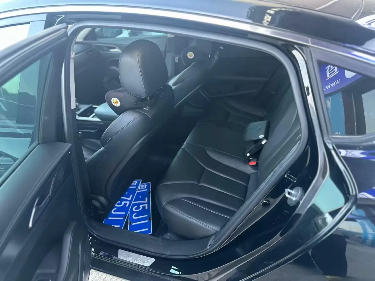 2022 HongQi H5 1.5T 169HP L4 7DCT,autocango,china used car exporter,china ev exporter,chinese used car exporter,chinese used ev exporter