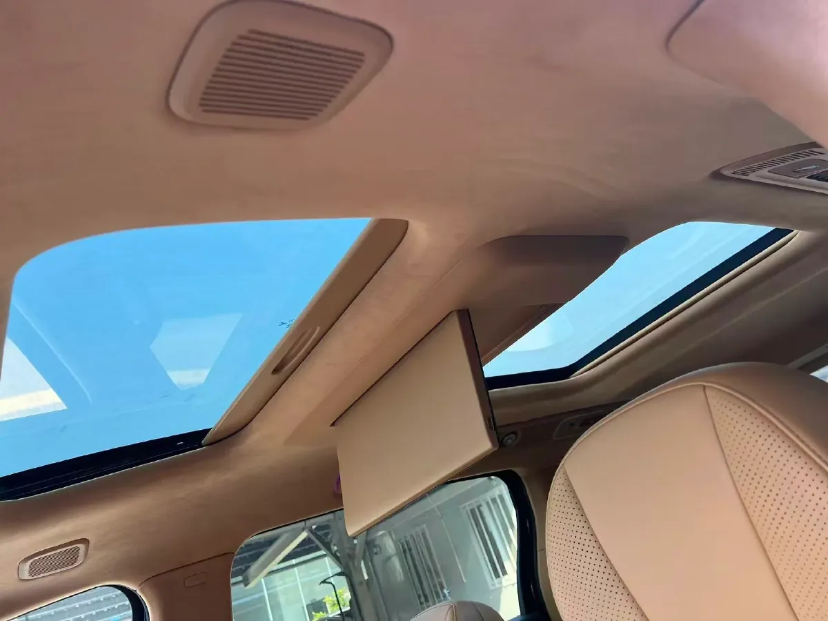 2025 Voyah Dream 1.5T 150HP L4 PHEV 41.7KWH,autocango,china used car exporter,china ev exporter,chinese used car exporter,chinese used ev exporter