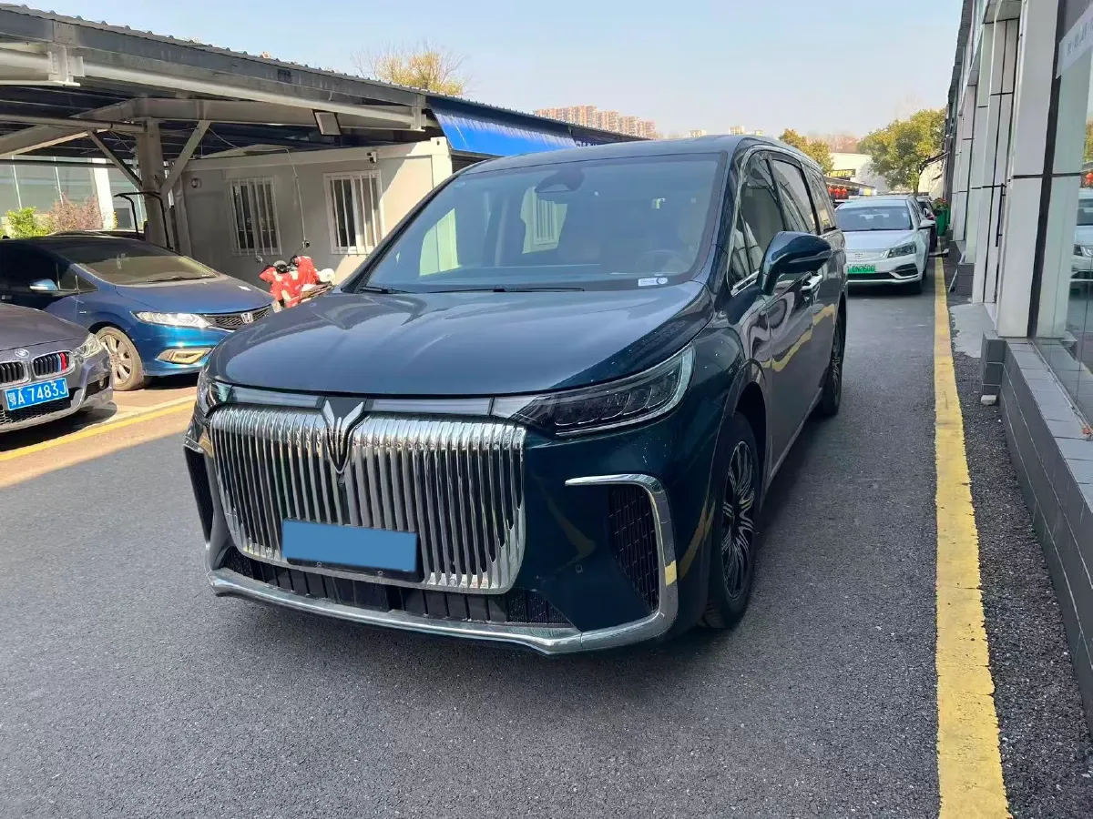 2025 Voyah Dream 1.5T 150HP L4 PHEV 41.7KWH,autocango,china used car exporter,china ev exporter,chinese used car exporter,chinese used ev exporter