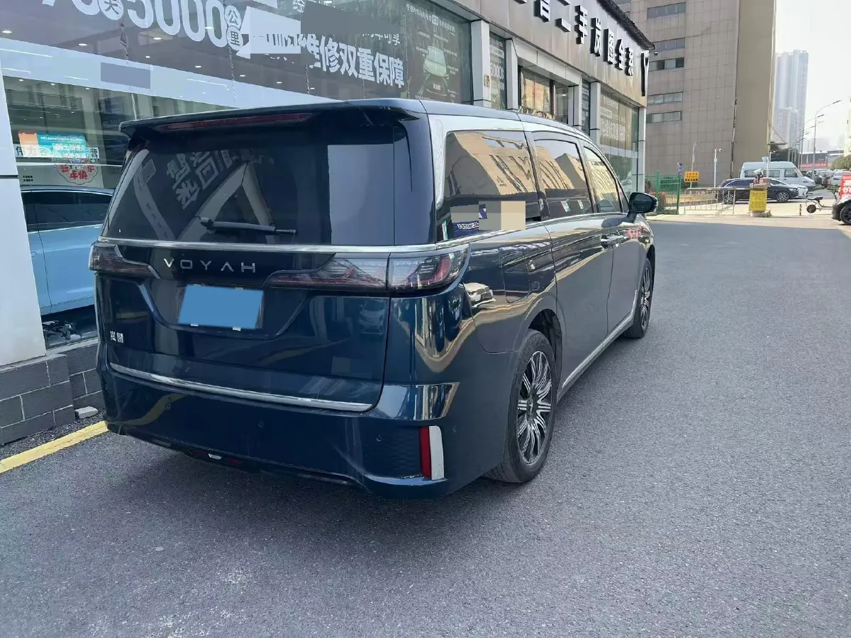 2025 Voyah Dream 1.5T 150HP L4 PHEV 41.7KWH,autocango,china used car exporter,china ev exporter,chinese used car exporter,chinese used ev exporter