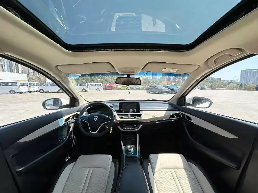 2018 BaoJun 530 1.5T 150HP L4 6MT,autocango,china used car exporter,china ev exporter,chinese used car exporter,chinese used ev exporter