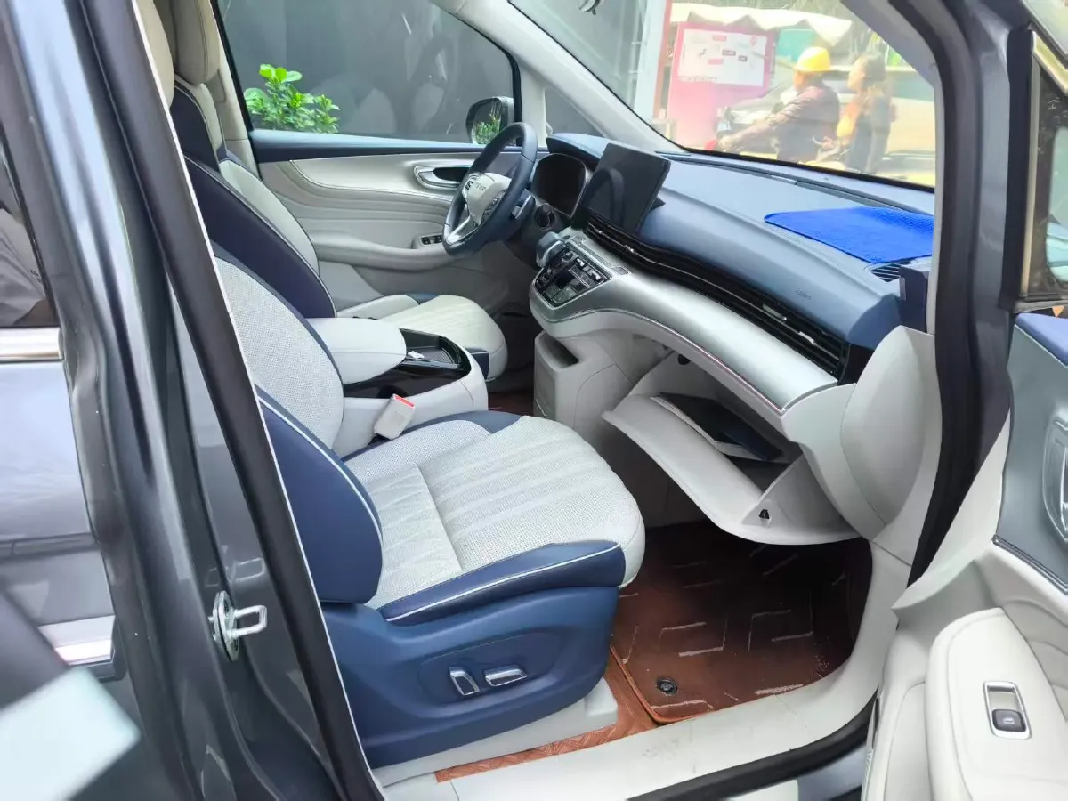 2022 Roewe iMAX8 2.0T 234HP L4 8AT,autocango,china used car exporter,china ev exporter,chinese used car exporter,chinese used ev exporter