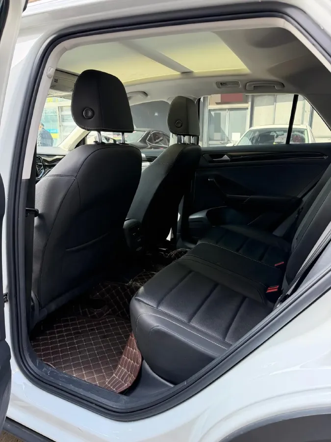 2021 Volkswagen T-Roc 1.4T 150HP L4 7DCT,autocango,china used car exporter,china ev exporter,chinese used car exporter,chinese used ev exporter