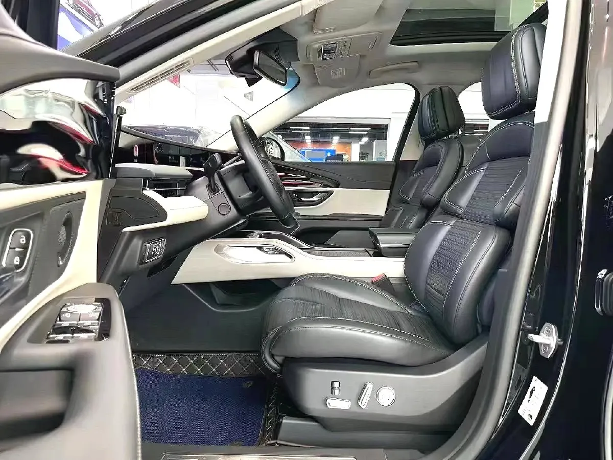 2023 Lincoln Nautilus 2.0T 261HP L4 8AT,autocango,china used car exporter,china ev exporter,chinese used car exporter,chinese used ev exporter