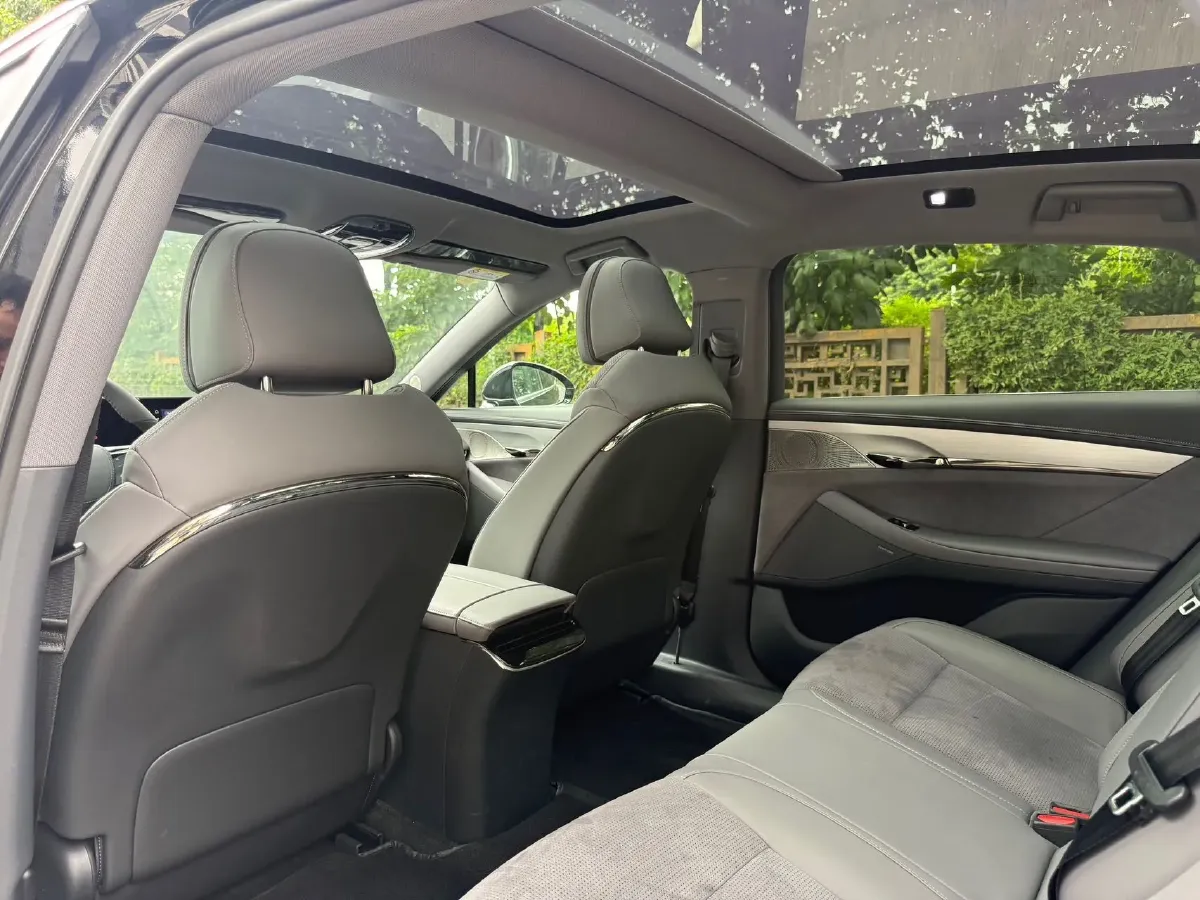 2024 Voyah ZhuiGuang 1.5T 136HP L4 PHEV 43KWH,autocango,china used car exporter,china ev exporter,chinese used car exporter,chinese used ev exporter