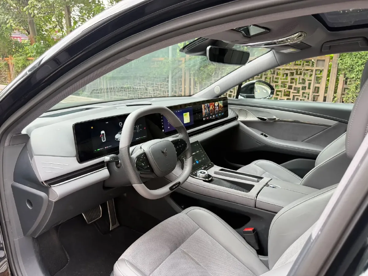 2024 Voyah ZhuiGuang 1.5T 136HP L4 PHEV 43KWH,autocango,china used car exporter,china ev exporter,chinese used car exporter,chinese used ev exporter