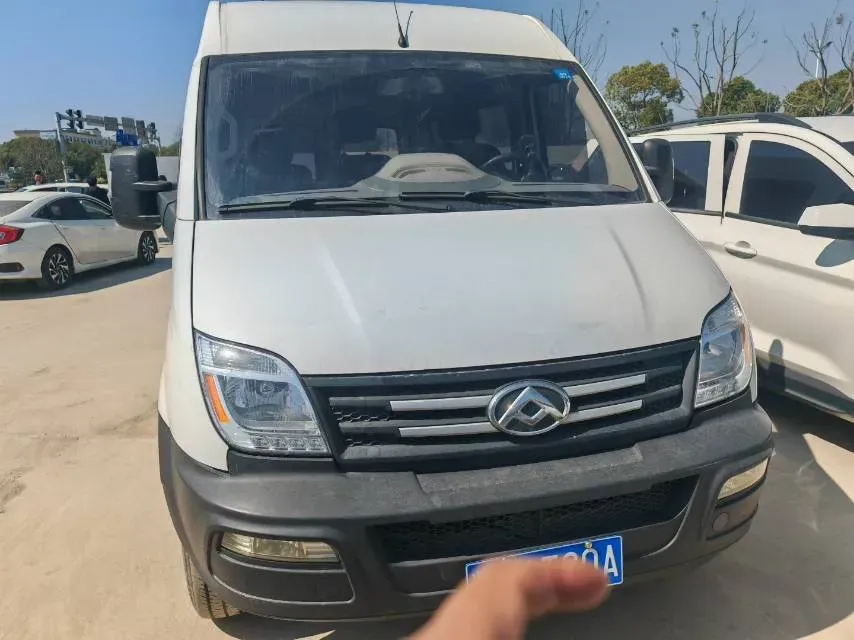 2020 MAXUS XinTu V80 2.5T 136HP L4 6MT,autocango,china used car exporter,china ev exporter,chinese used car exporter,chinese used ev exporter