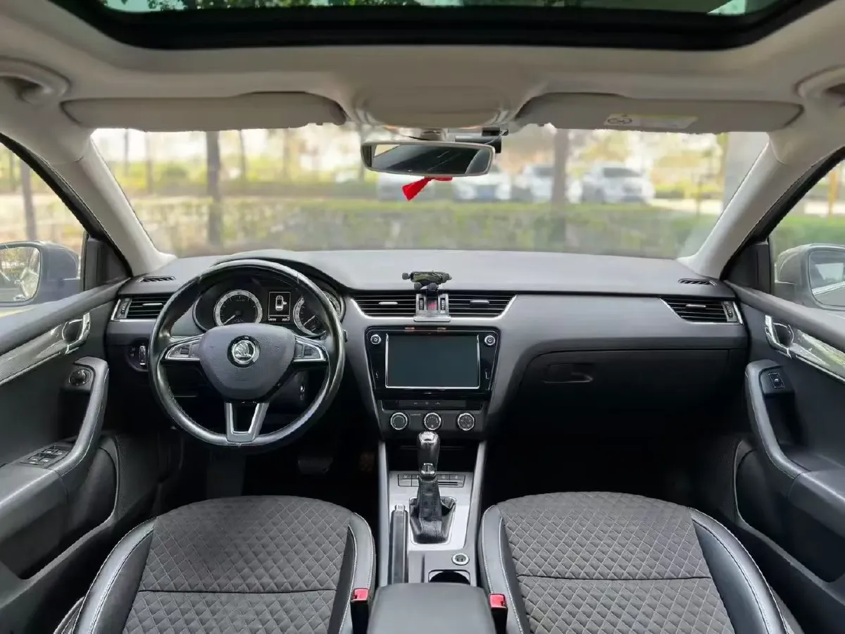 2018 Skoda Octavia 1.2T 116HP L4 7DCT,autocango,china used car exporter,china ev exporter,chinese used car exporter,chinese used ev exporter