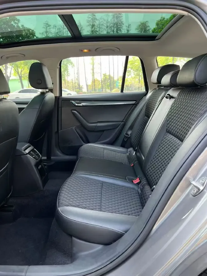 2018 Skoda Octavia 1.2T 116HP L4 7DCT,autocango,china used car exporter,china ev exporter,chinese used car exporter,chinese used ev exporter