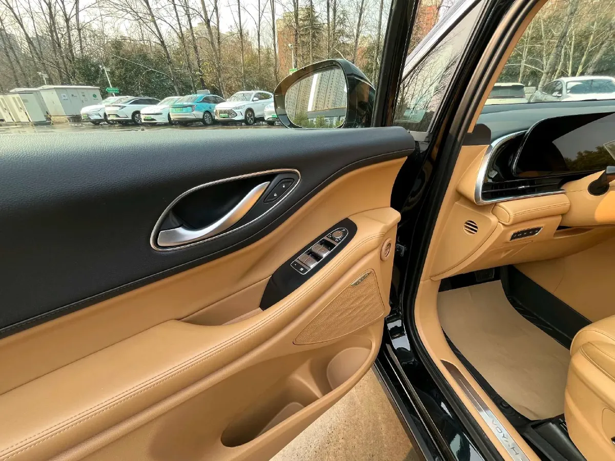 2022 Voyah Dream 1.5T 136HP L4 PHEV 25.57KWH,autocango,china used car exporter,china ev exporter,chinese used car exporter,chinese used ev exporter