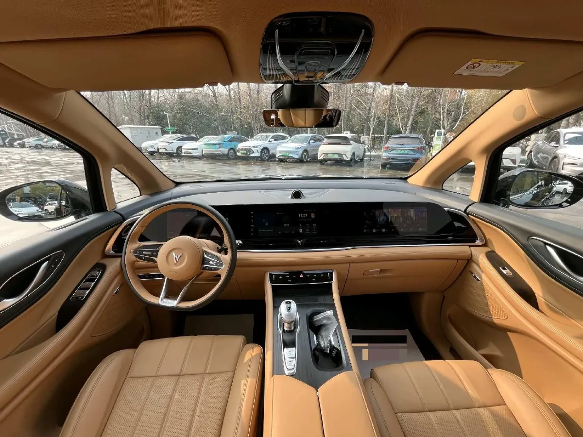 2022 Voyah Dream 1.5T 136HP L4 PHEV 25.57KWH,autocango,china used car exporter,china ev exporter,chinese used car exporter,chinese used ev exporter