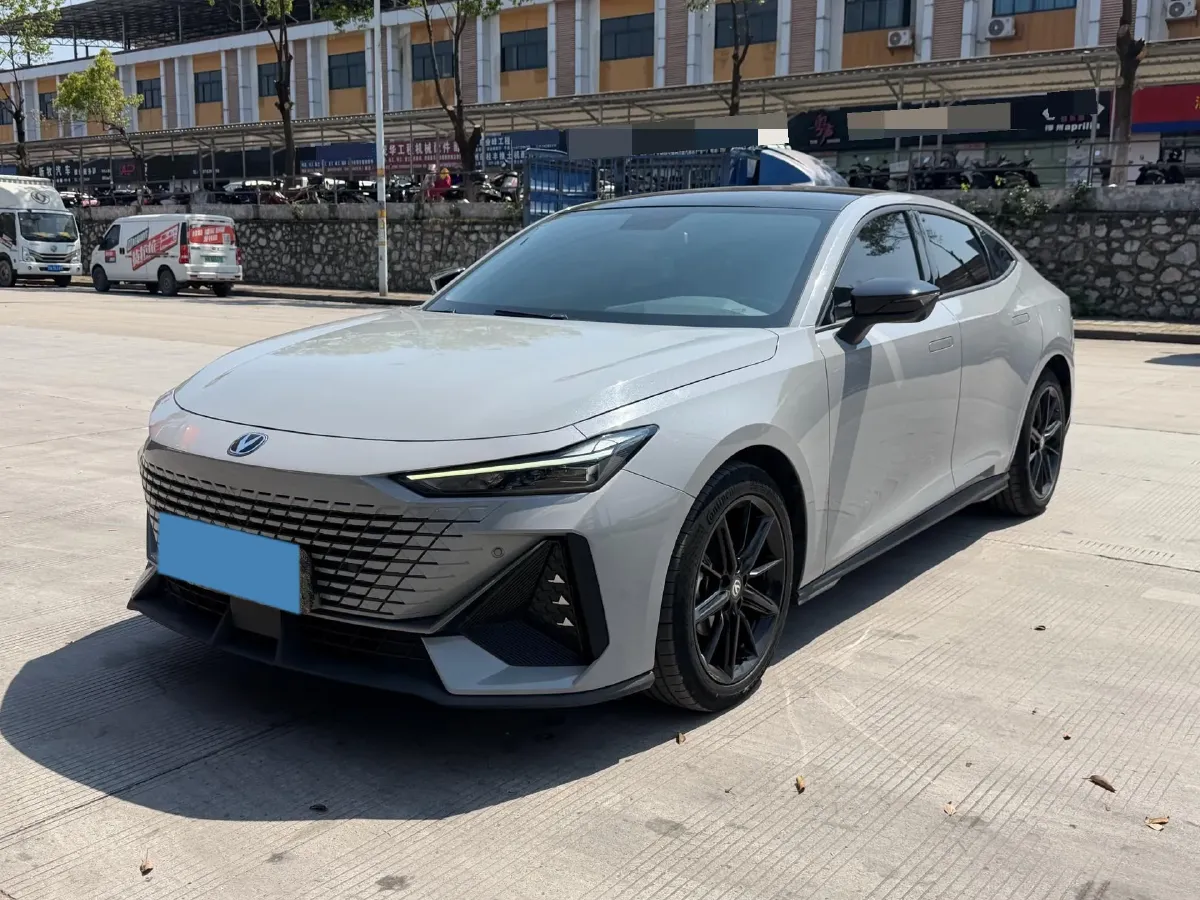 2022 ChangAn UNI-V 1.5T 188HP L4 7DCT,autocango,china used car exporter,china ev exporter,chinese used car exporter,chinese used ev exporter