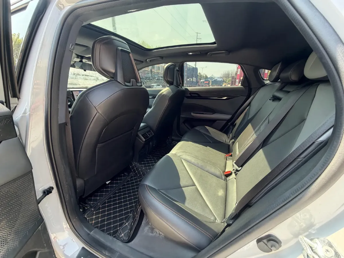 2022 ChangAn UNI-V 1.5T 188HP L4 7DCT,autocango,china used car exporter,china ev exporter,chinese used car exporter,chinese used ev exporter