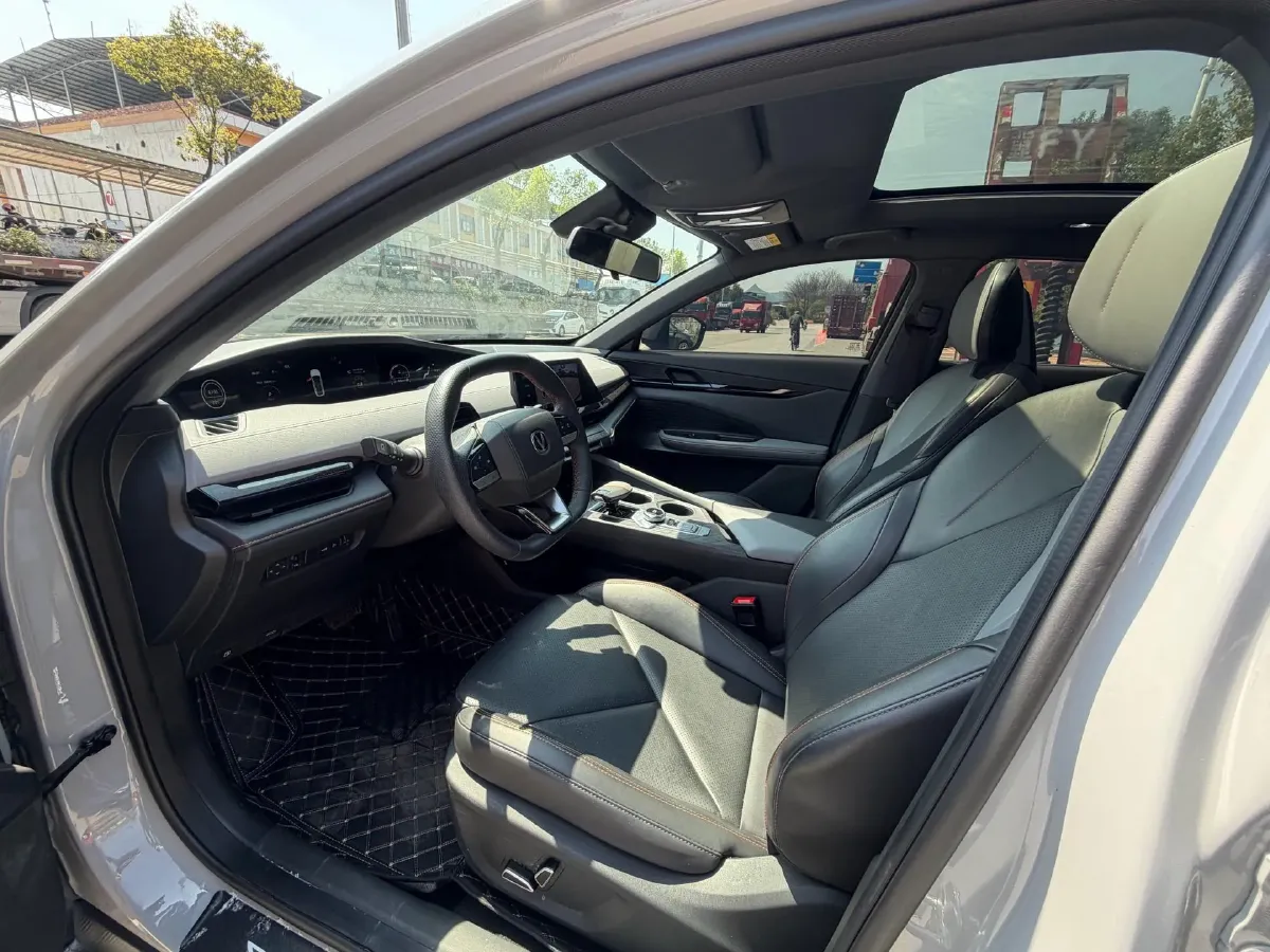 2022 ChangAn UNI-V 1.5T 188HP L4 7DCT,autocango,china used car exporter,china ev exporter,chinese used car exporter,chinese used ev exporter