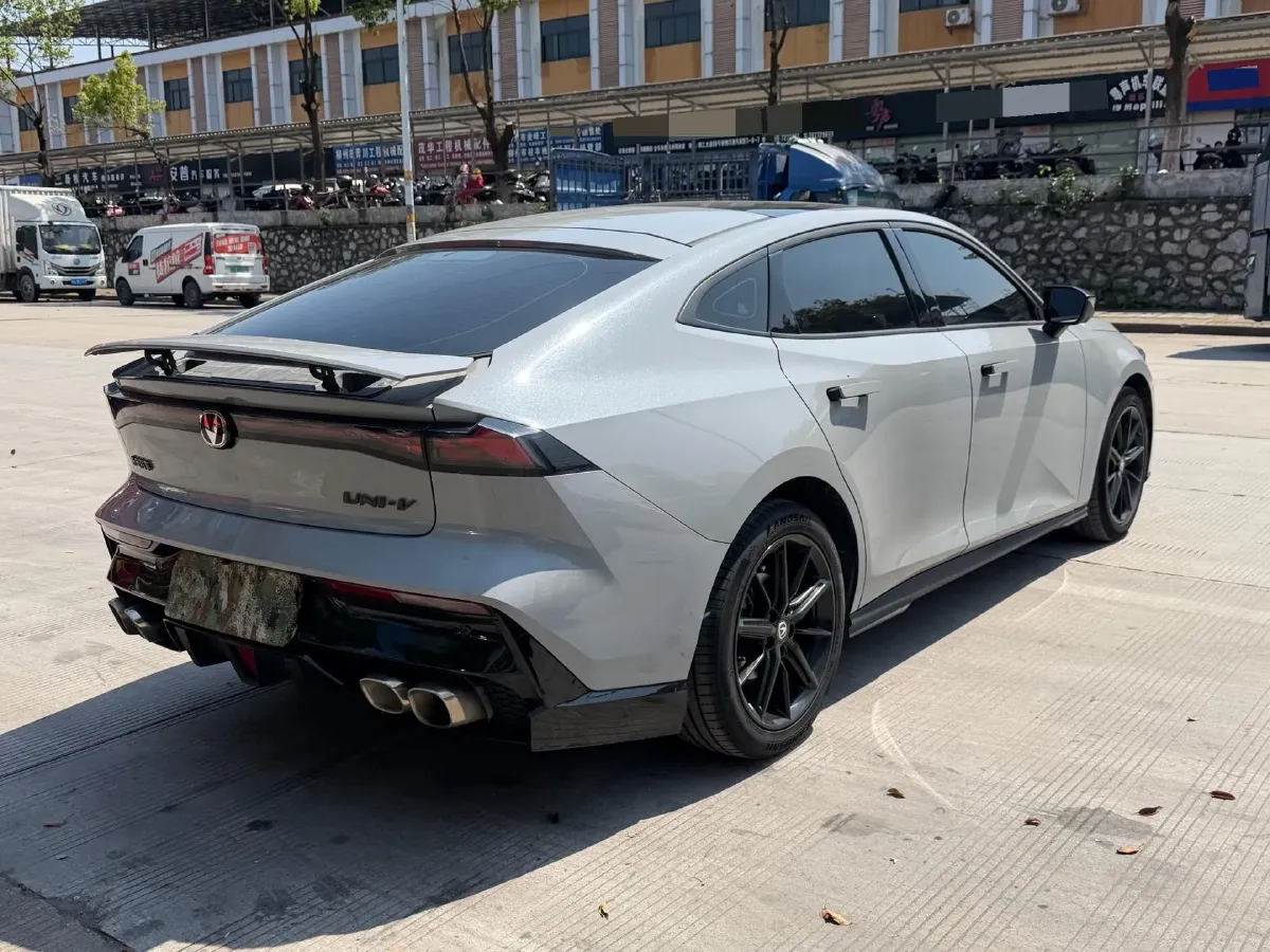 2022 ChangAn UNI-V 1.5T 188HP L4 7DCT,autocango,china used car exporter,china ev exporter,chinese used car exporter,chinese used ev exporter