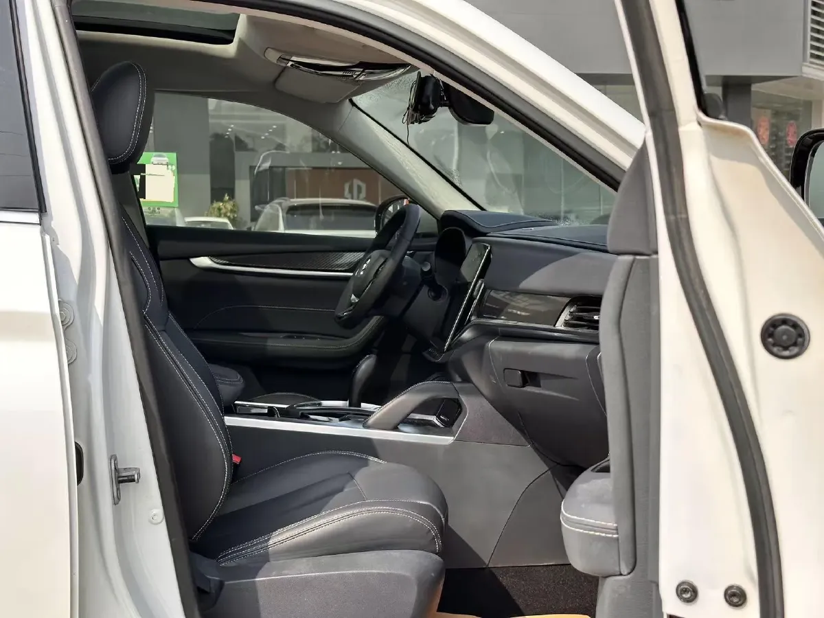 2018 Brilliance Auto V7 1.6T 204HP L4 7DCT,autocango,china used car exporter,china ev exporter,chinese used car exporter,chinese used ev exporter