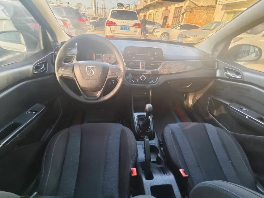 2016 BaoJun 310 1.2L 82HP L4 5MT,autocango,china used car exporter,china ev exporter,chinese used car exporter,chinese used ev exporter