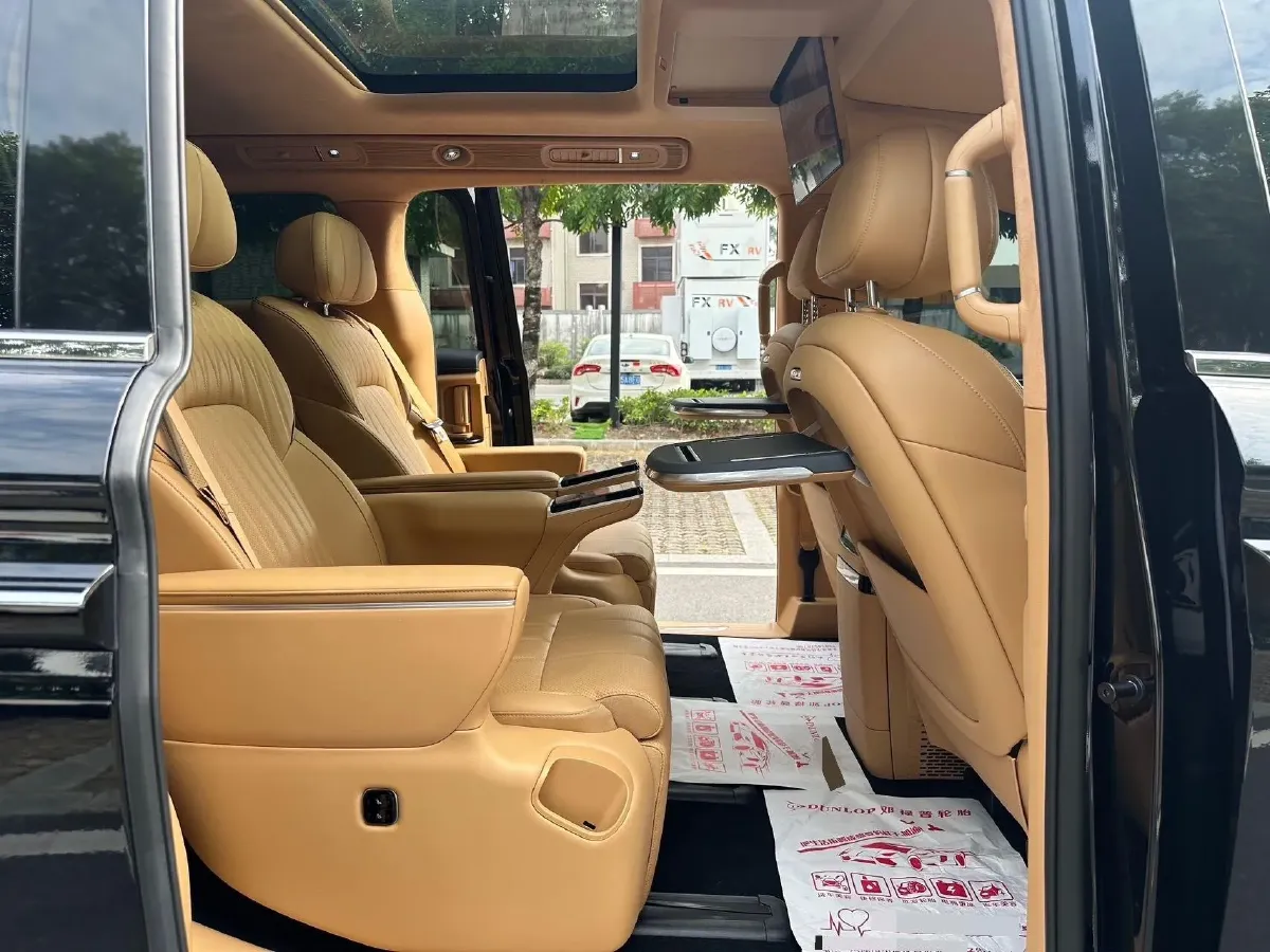 2025 Voyah Dream 1.5T 150HP L4 PHEV 41.7KWH,autocango,china used car exporter,china ev exporter,chinese used car exporter,chinese used ev exporter