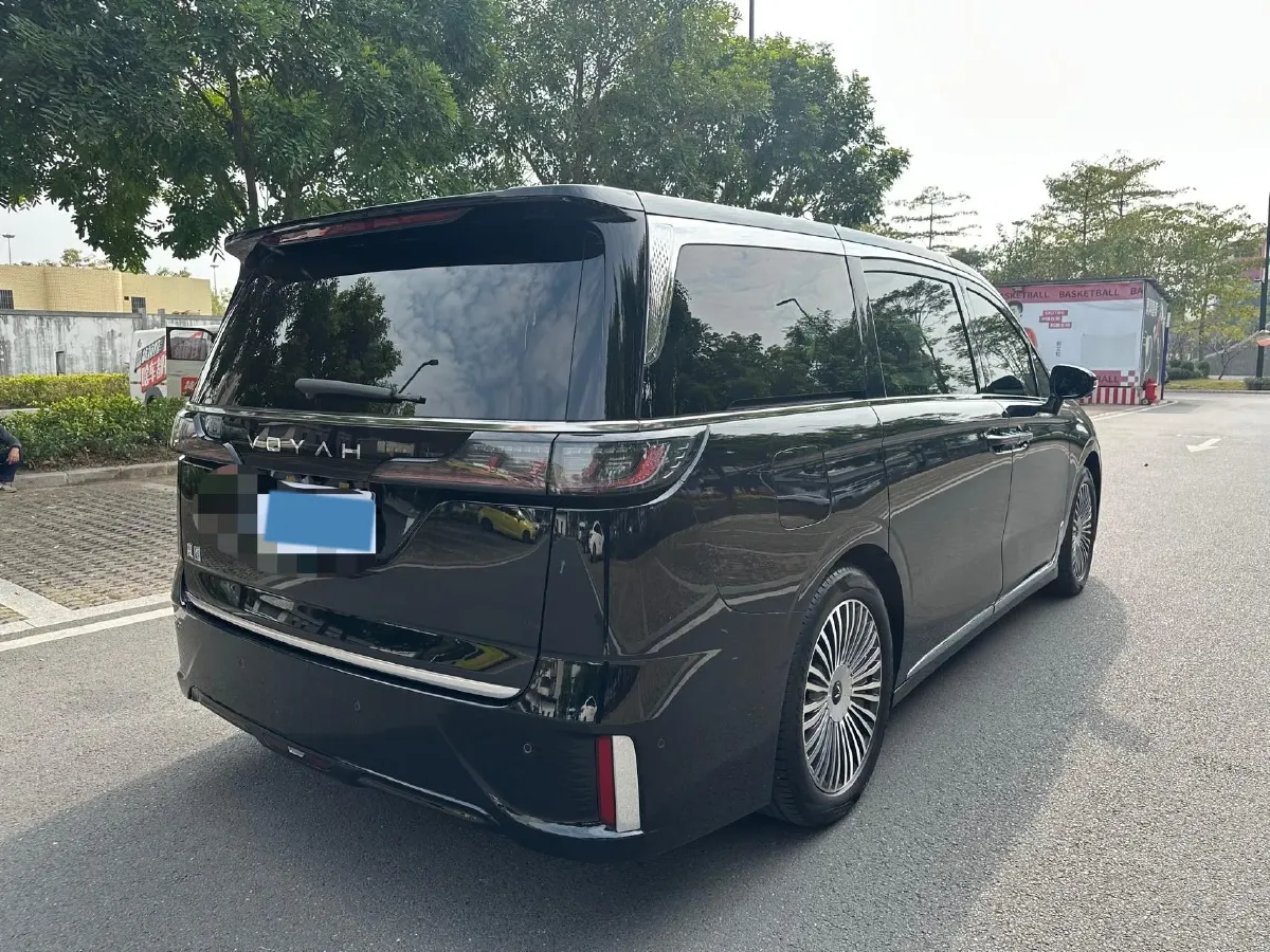 2025 Voyah Dream 1.5T 150HP L4 PHEV 41.7KWH,autocango,china used car exporter,china ev exporter,chinese used car exporter,chinese used ev exporter