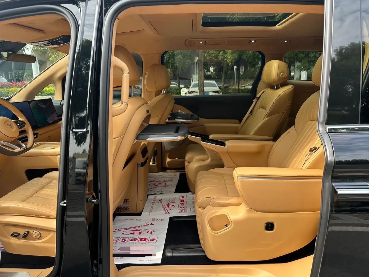 2025 Voyah Dream 1.5T 150HP L4 PHEV 41.7KWH,autocango,china used car exporter,china ev exporter,chinese used car exporter,chinese used ev exporter