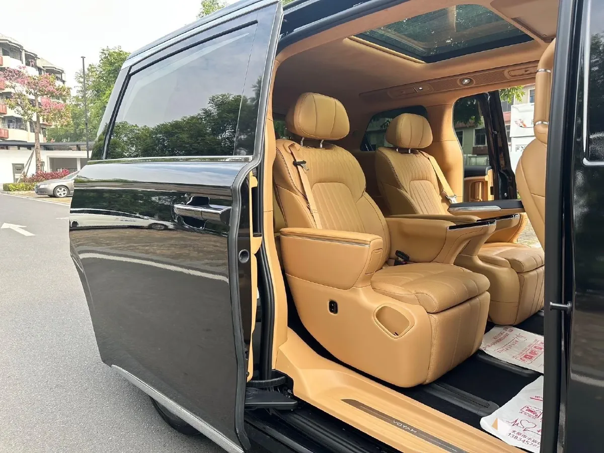 2025 Voyah Dream 1.5T 150HP L4 PHEV 41.7KWH,autocango,china used car exporter,china ev exporter,chinese used car exporter,chinese used ev exporter