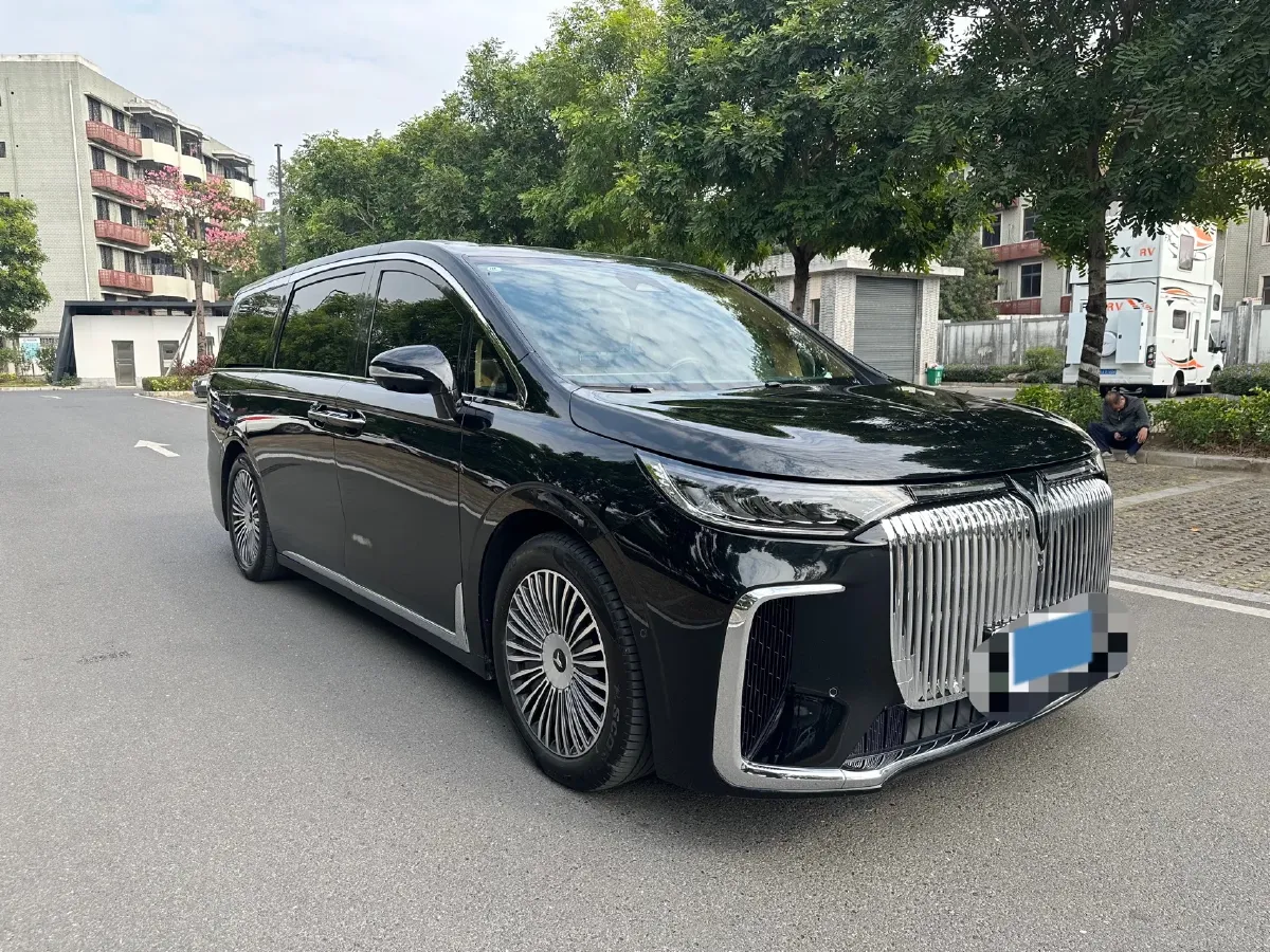 2025 Voyah Dream 1.5T 150HP L4 PHEV 41.7KWH,autocango,china used car exporter,china ev exporter,chinese used car exporter,chinese used ev exporter