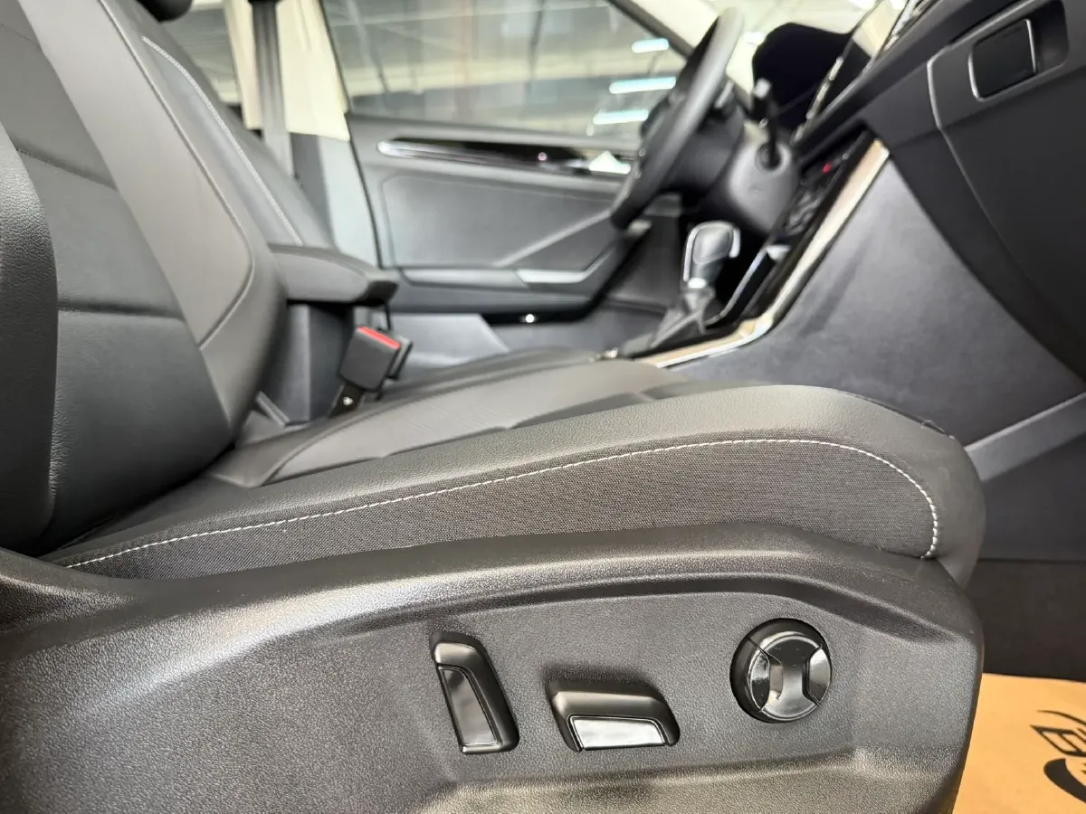 2022 Volkswagen T-Roc 1.4T 150HP L4 7DCT,autocango,china used car exporter,china ev exporter,chinese used car exporter,chinese used ev exporter