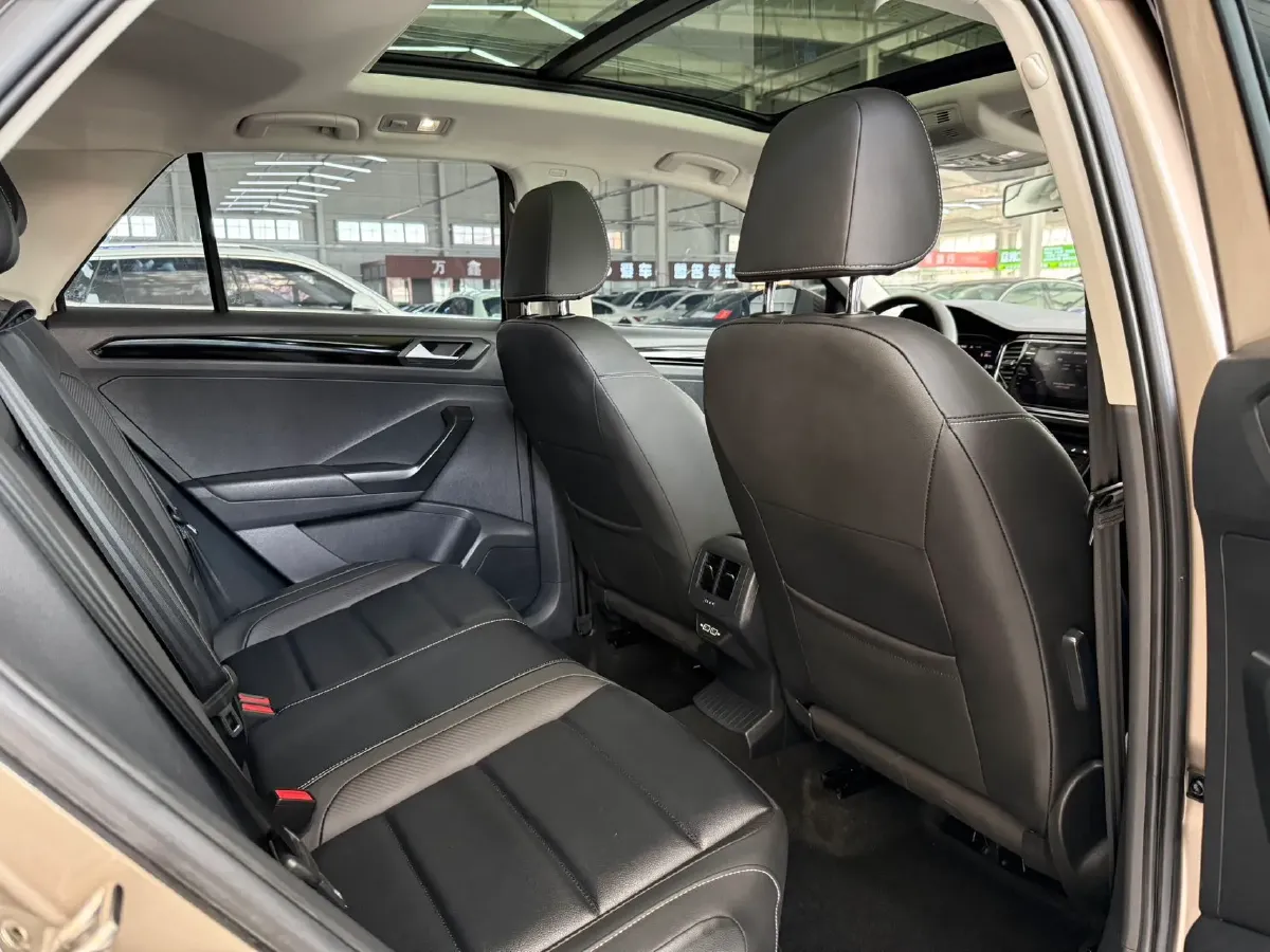 2022 Volkswagen T-Roc 1.4T 150HP L4 7DCT,autocango,china used car exporter,china ev exporter,chinese used car exporter,chinese used ev exporter