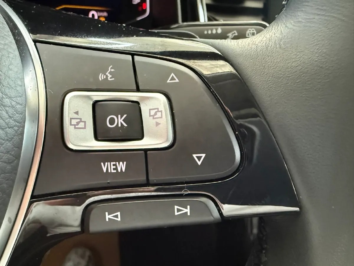 2022 Volkswagen T-Roc 1.4T 150HP L4 7DCT,autocango,china used car exporter,china ev exporter,chinese used car exporter,chinese used ev exporter