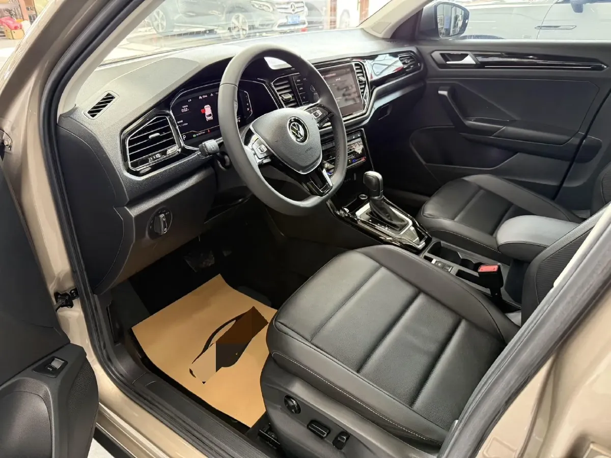 2022 Volkswagen T-Roc 1.4T 150HP L4 7DCT,autocango,china used car exporter,china ev exporter,chinese used car exporter,chinese used ev exporter