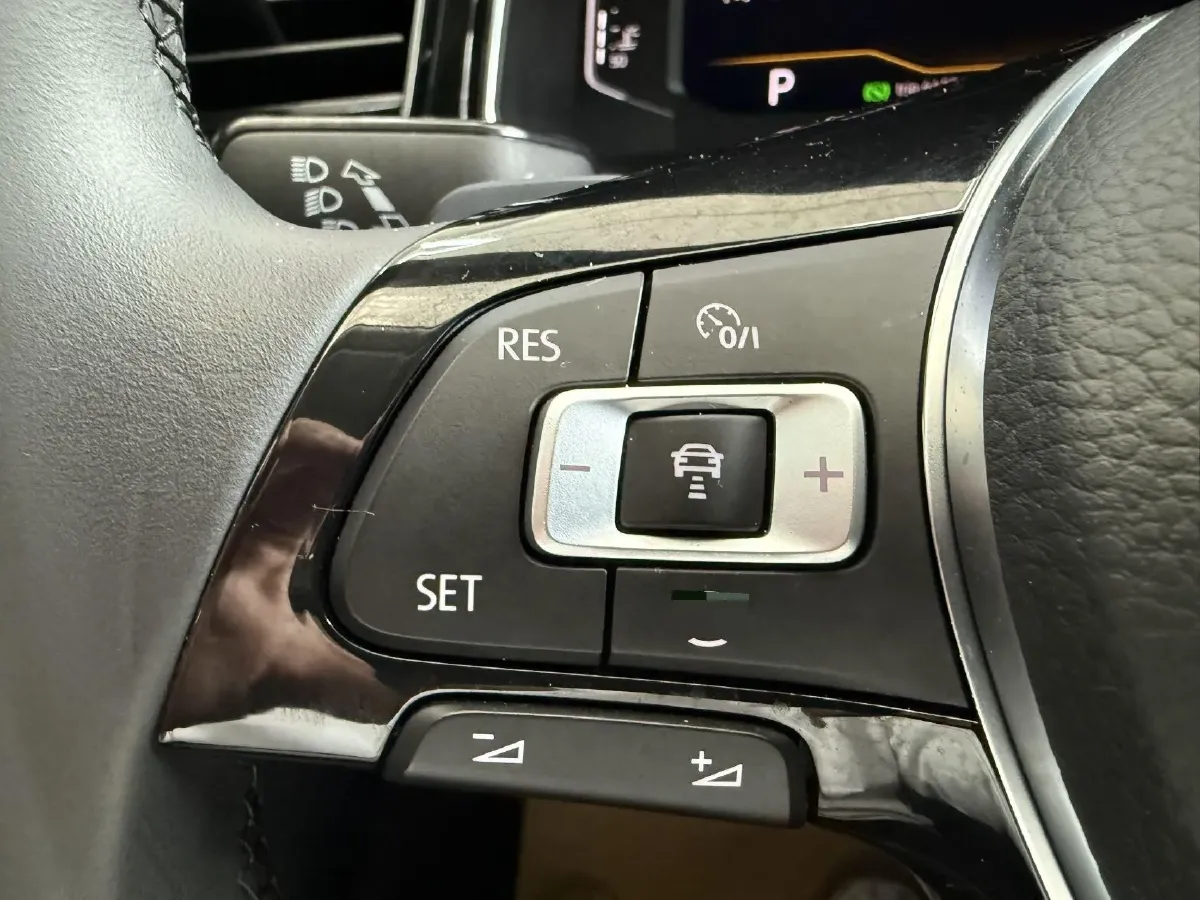 2022 Volkswagen T-Roc 1.4T 150HP L4 7DCT,autocango,china used car exporter,china ev exporter,chinese used car exporter,chinese used ev exporter