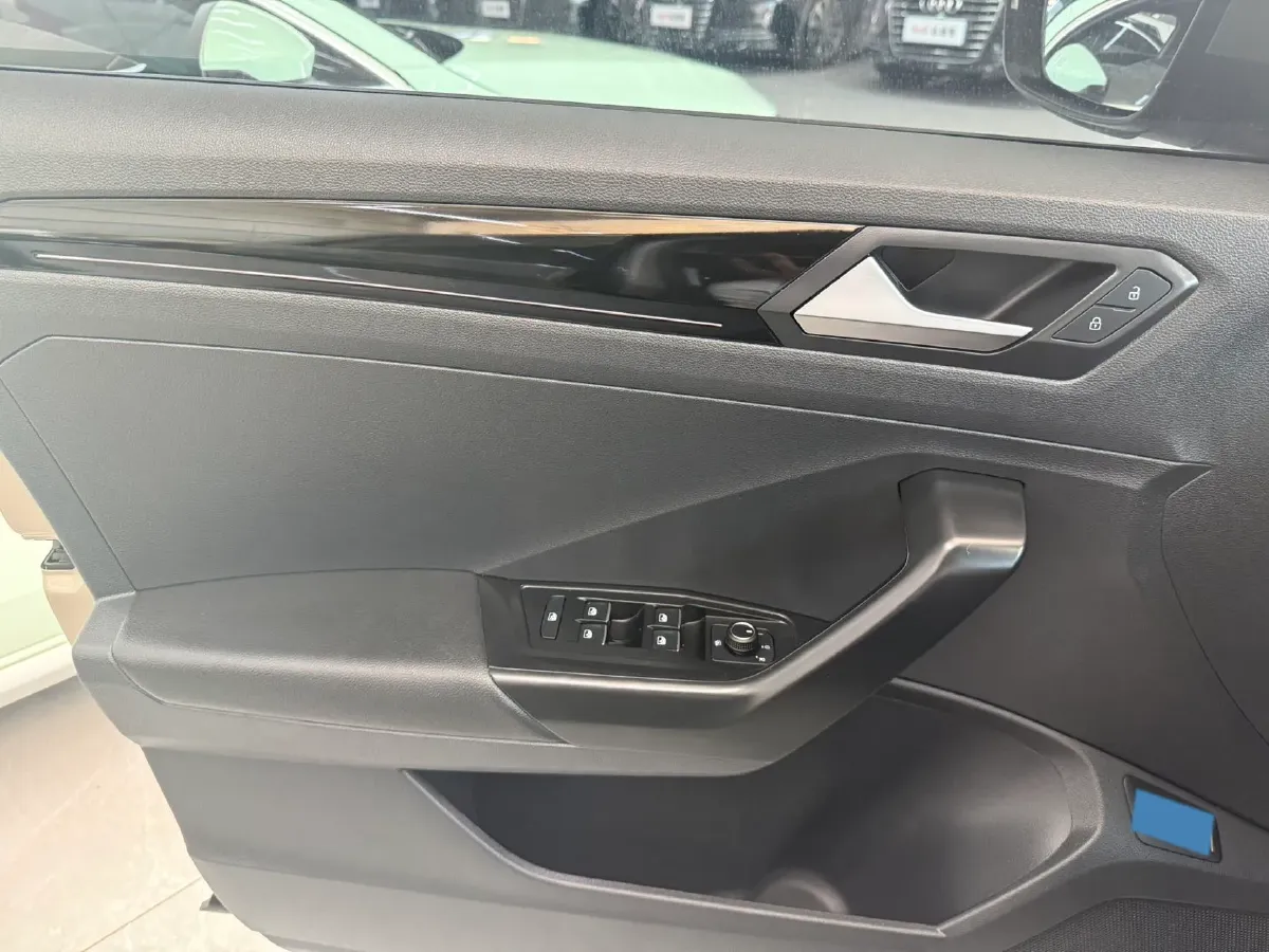 2022 Volkswagen T-Roc 1.4T 150HP L4 7DCT,autocango,china used car exporter,china ev exporter,chinese used car exporter,chinese used ev exporter