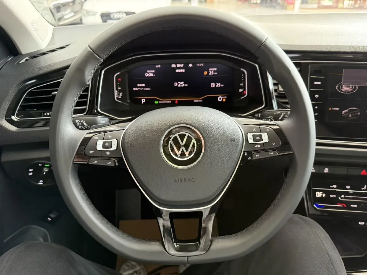 2022 Volkswagen T-Roc 1.4T 150HP L4 7DCT,autocango,china used car exporter,china ev exporter,chinese used car exporter,chinese used ev exporter