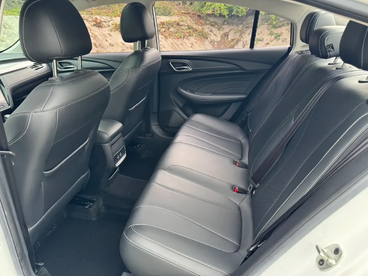 2020 Roewe i5 1.5L 120HP L4 CVT,autocango,china used car exporter,china ev exporter,chinese used car exporter,chinese used ev exporter