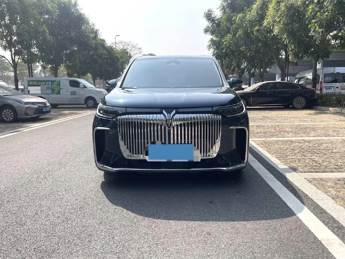 2025 Voyah Dream 1.5T 150HP L4 PHEV 41.7KWH,autocango,china used car exporter,china ev exporter,chinese used car exporter,chinese used ev exporter