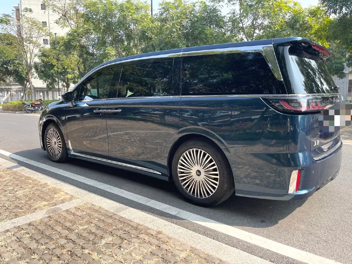 2025 Voyah Dream 1.5T 150HP L4 PHEV 41.7KWH,autocango,china used car exporter,china ev exporter,chinese used car exporter,chinese used ev exporter