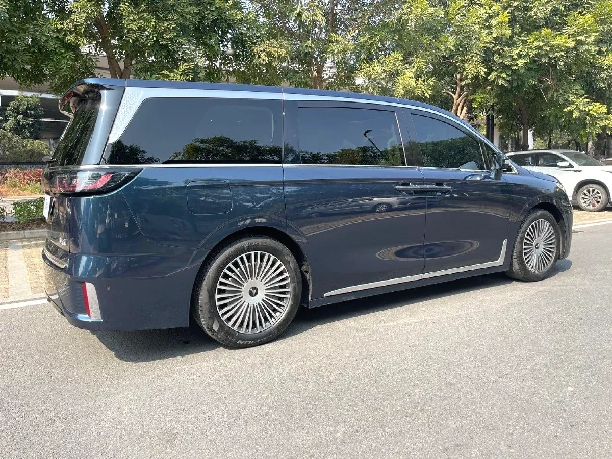 2025 Voyah Dream 1.5T 150HP L4 PHEV 41.7KWH,autocango,china used car exporter,china ev exporter,chinese used car exporter,chinese used ev exporter