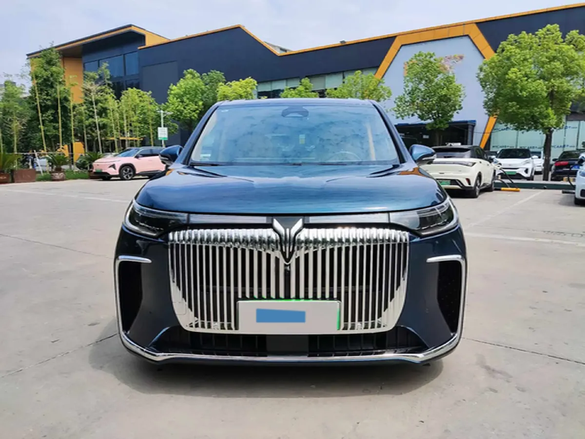 2025 Voyah Dream 1.5T 150HP L4 PHEV 41.7KWH,autocango,china used car exporter,china ev exporter,chinese used car exporter,chinese used ev exporter