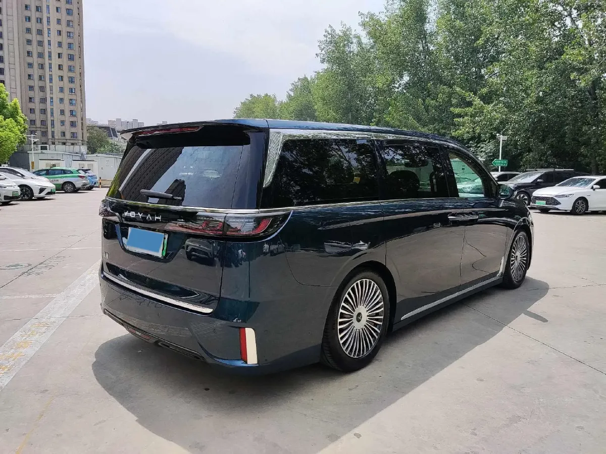 2025 Voyah Dream 1.5T 150HP L4 PHEV 41.7KWH,autocango,china used car exporter,china ev exporter,chinese used car exporter,chinese used ev exporter