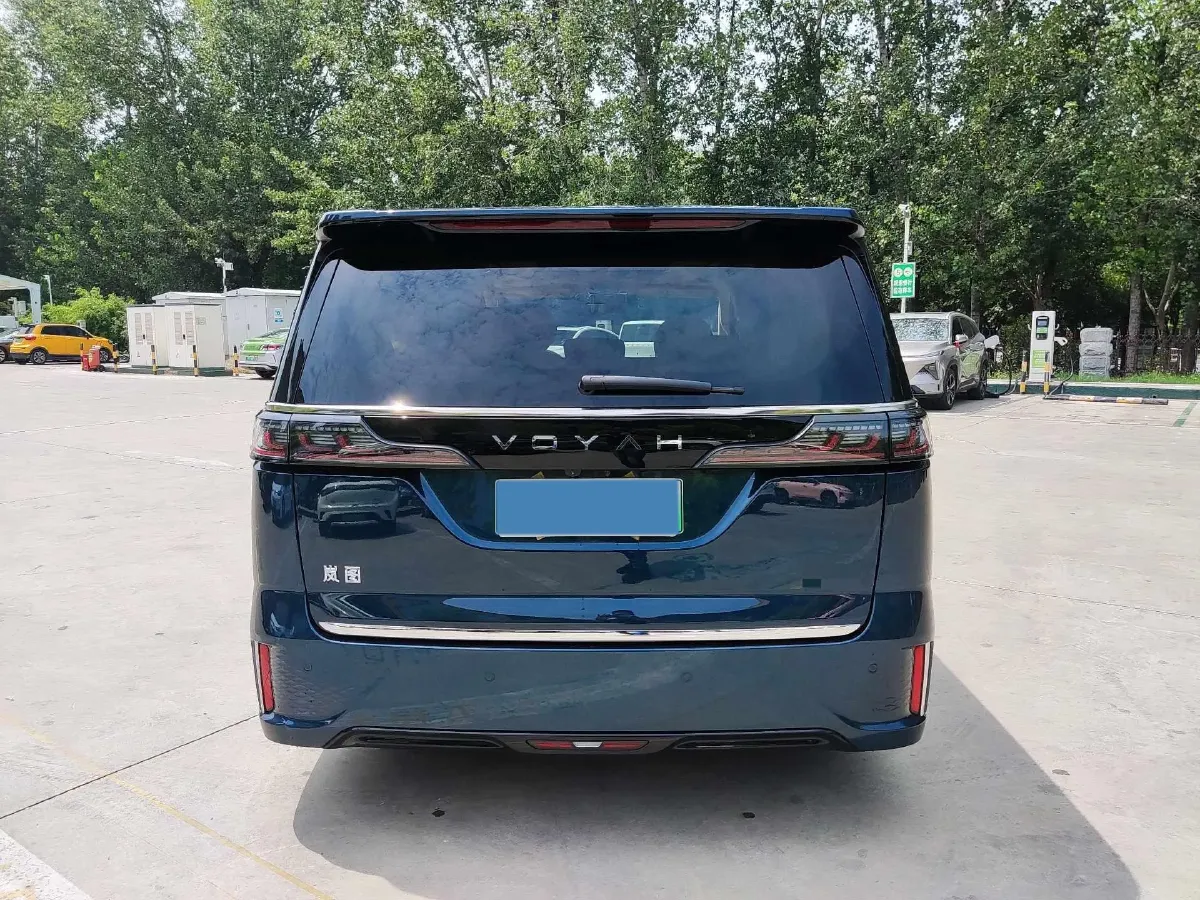 2025 Voyah Dream 1.5T 150HP L4 PHEV 41.7KWH,autocango,china used car exporter,china ev exporter,chinese used car exporter,chinese used ev exporter