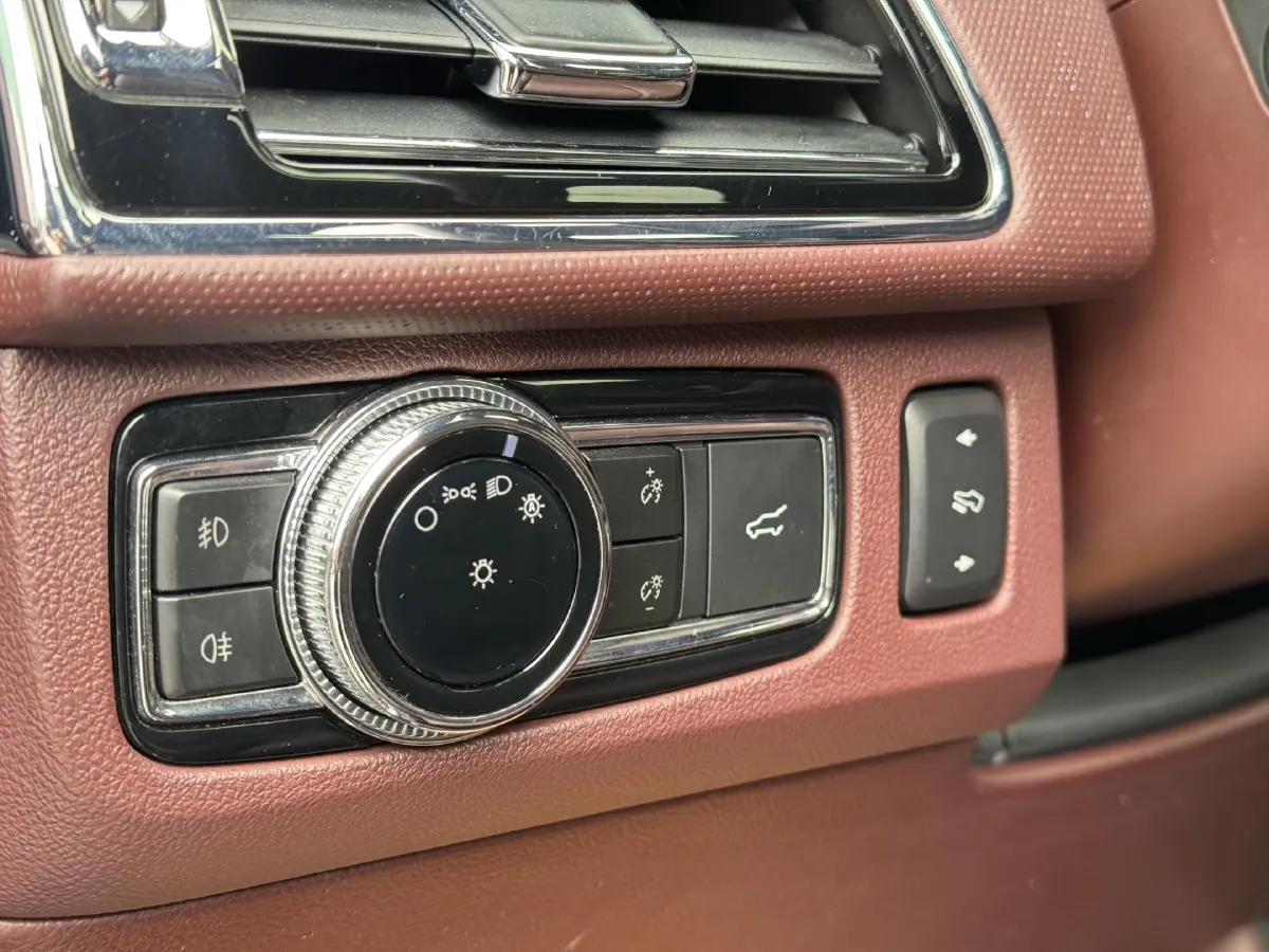 2019 Lincoln Navigator 3.5T 388HP V6 10AT,autocango,china used car exporter,china ev exporter,chinese used car exporter,chinese used ev exporter