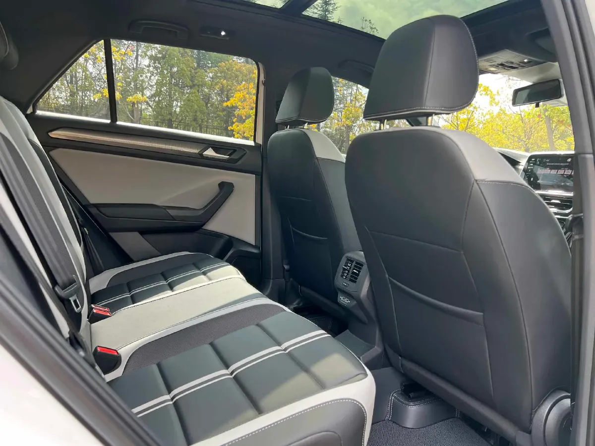 2025 Volkswagen T-Roc 1.5T 160HP L4 7DCT,autocango,china used car exporter,china ev exporter,chinese used car exporter,chinese used ev exporter